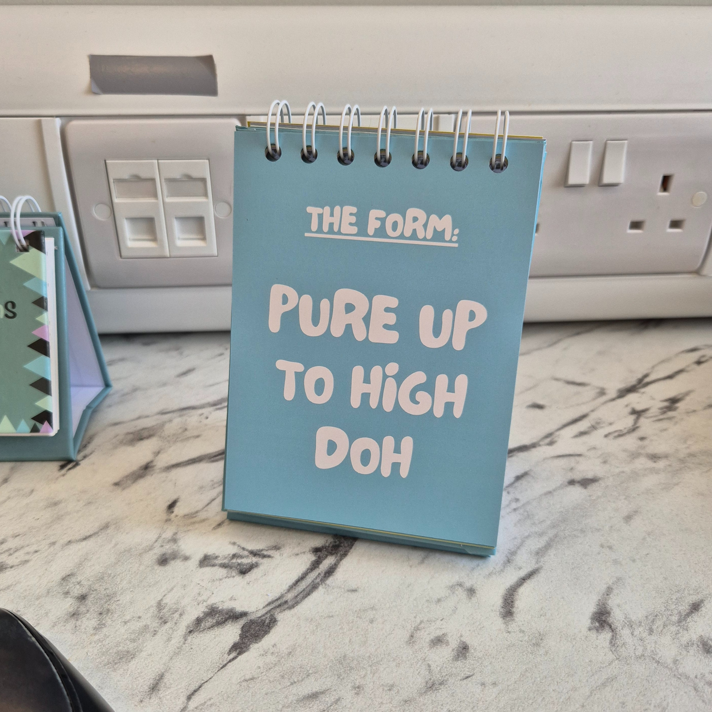 HOW'S THE FORM? DESKTOP BOOK