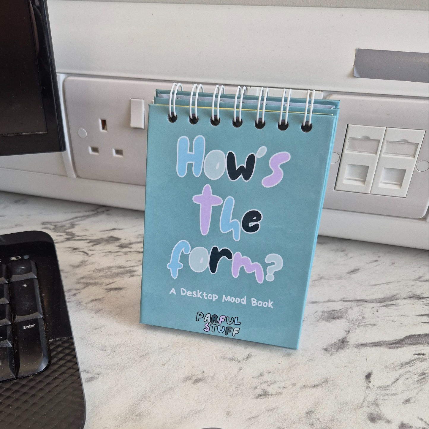 HOW'S THE FORM? DESKTOP BOOK